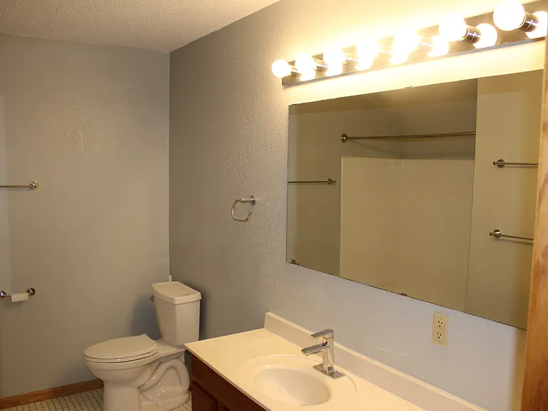 Jefferson Square Apartments — Photo 19