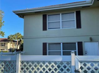 10 Amherst Ct APT A, Royal Palm Beach, FL 33411
