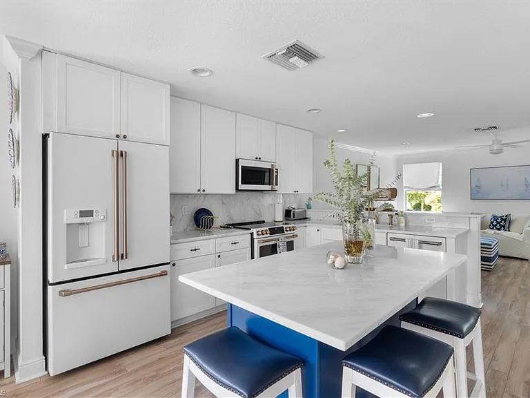 719 Park Ave — Photo 9