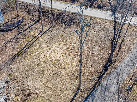 3rd image of 37 Bessie Ln