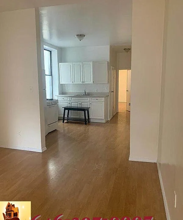 W 111th St