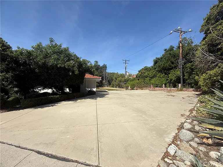 61 E Orange Grove Ave — Photo 67