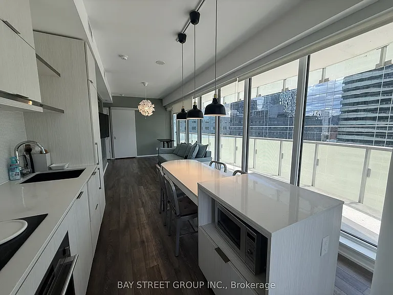 197 Yonge St #1709 — Photo 5