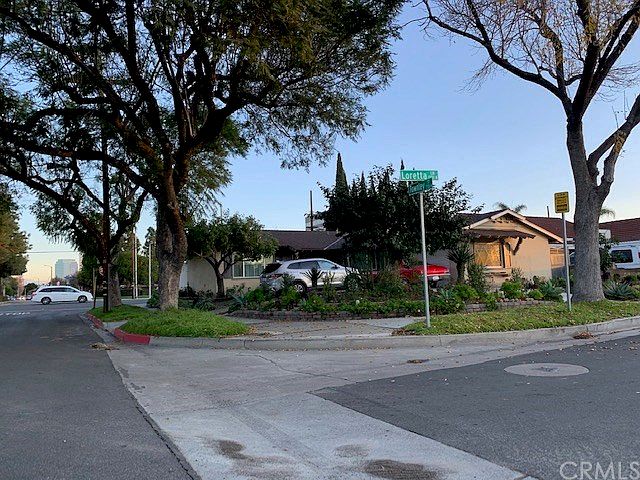 1st image of 1743 Loretta Ln