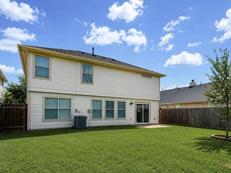 9506 Lasbury Dr — Photo 20