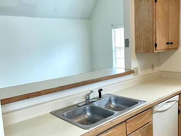 4th image of 1605 Auburn Pl