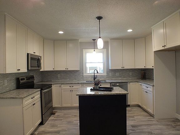4th image of 122 Saint James Dr