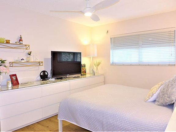 4th image of 5300 Washington St #205D