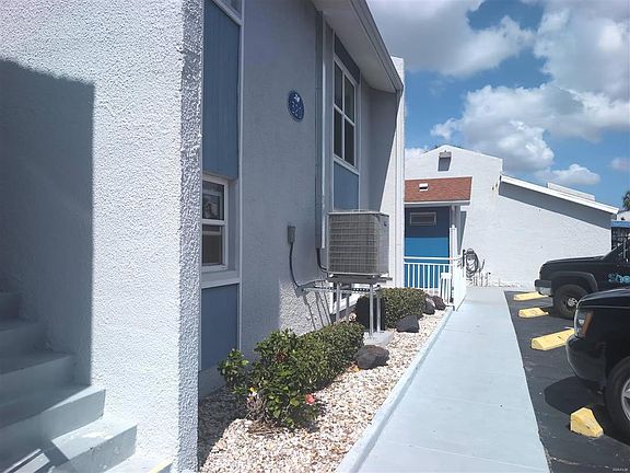 4th image of 320 Medallion Blvd APT D