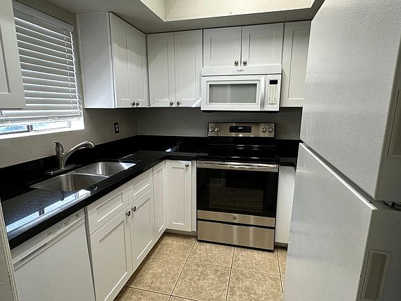 3rd image of 413 E Bruce Ave Unit A