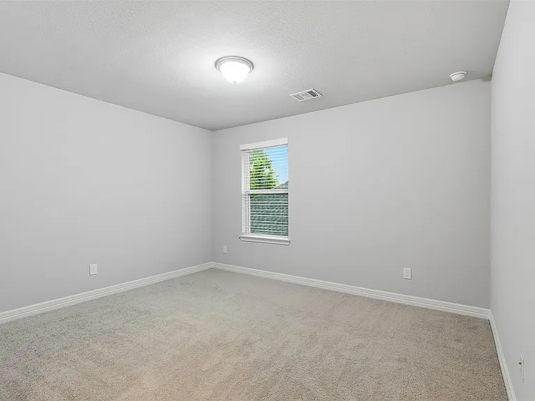 119 Buttonwood Ct — Photo 32