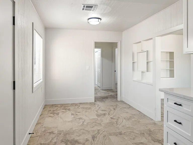 627 S Chinowth St #1 — Photo 10