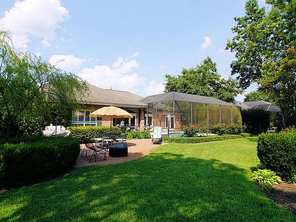 3rd image of 1510 Glenlake Cir