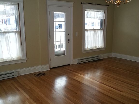 living rm front (south)