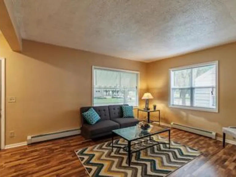 905 S Norwood Ave — Photo 4