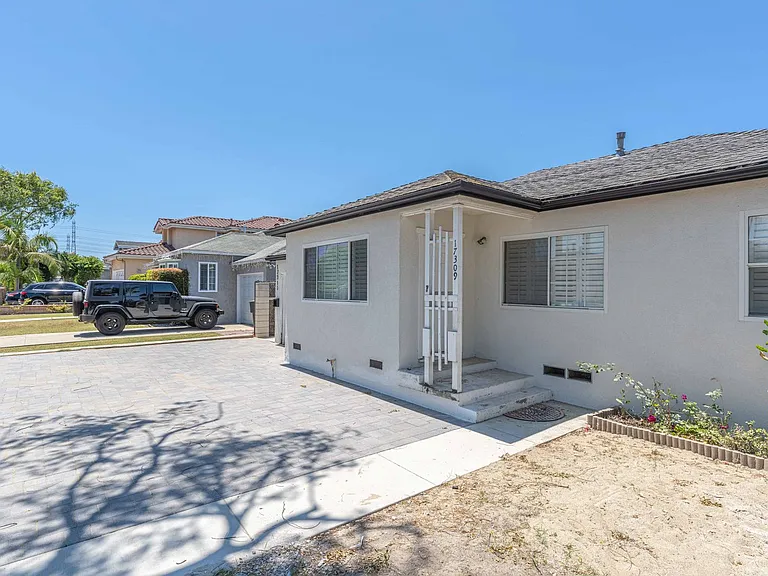 17309 Elgar Ave — Photo 2