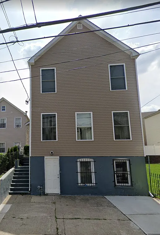 Building Photo - 332 New St #1