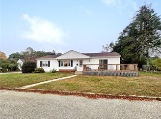 4 Bellevue Cir, West Warwick, RI 02893