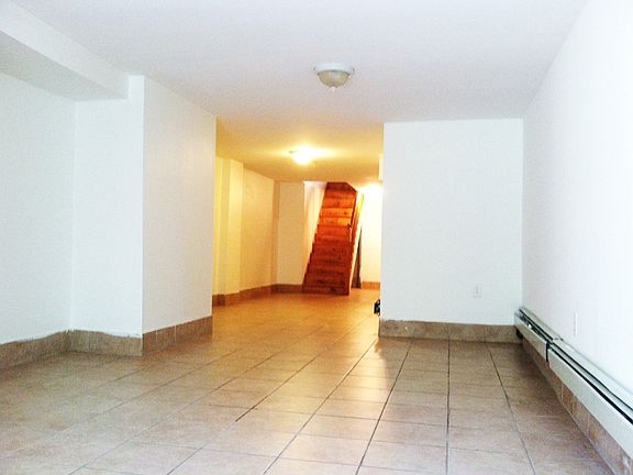 4th image of 528 Chauncey St APT 1L