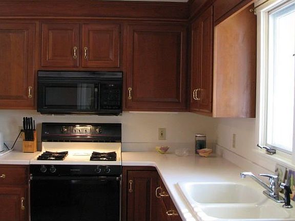 Fully Applianced Kitchen