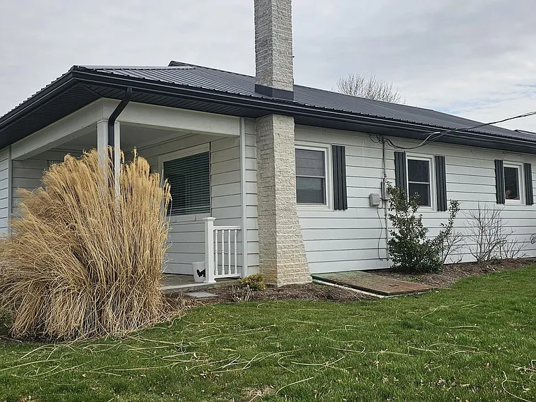 602 E Market St — Photo 2