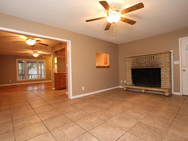 2242 E Aloma St — Photo 8