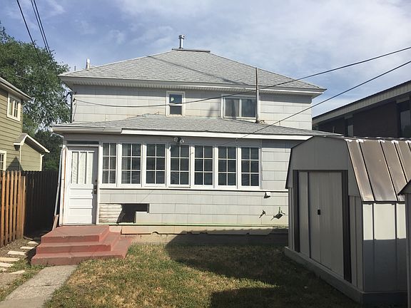 Back w/ mud room/laundry