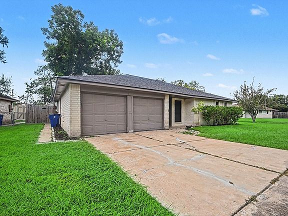 3rd image of 300 Castlelake Dr