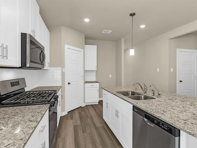 18095 Martin Pines Dr — Photo 9