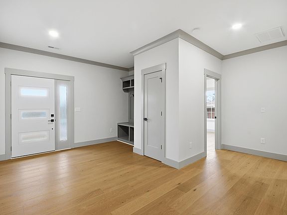 4th image of 301 Jacquline Ln