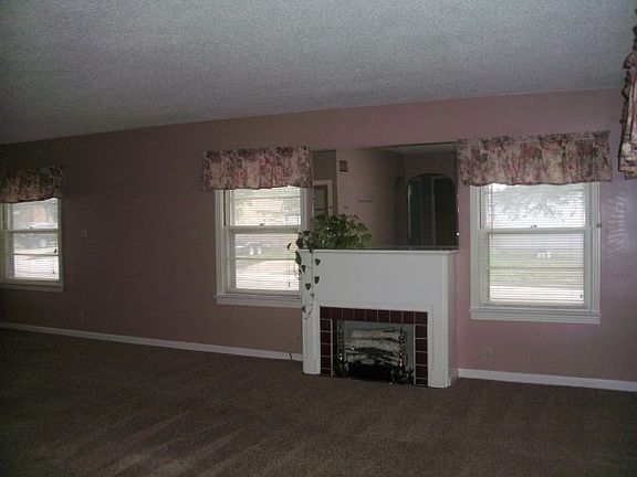 4th image of 802 N C St