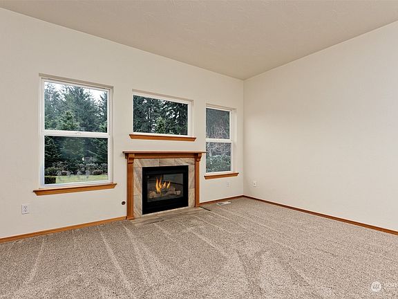 5th image of 100 E Beaumont Drive #B