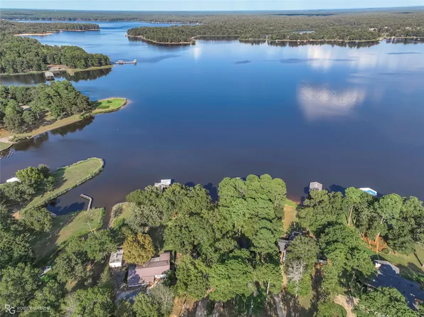 758 W Lakeshore Dr, Benton, LA 71006