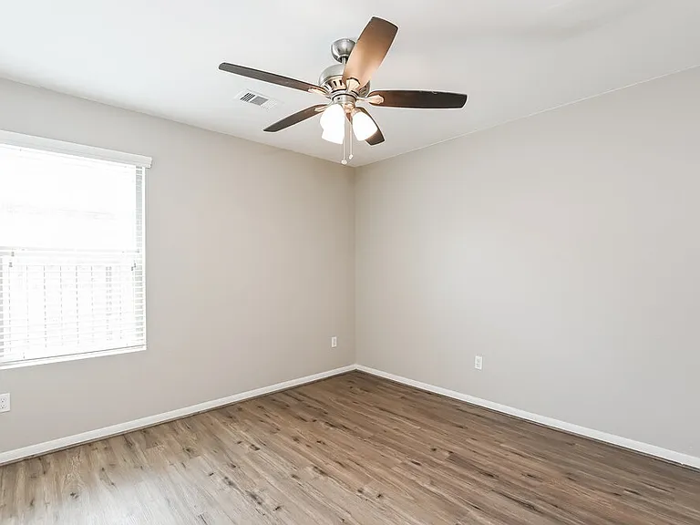376 Henry St — Photo 13