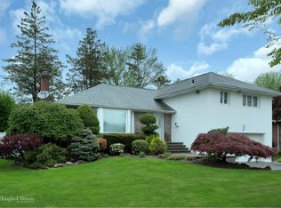 6 Hillvale Rd, Syosset, NY 11791