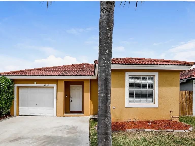 14232 SW 177th Ter — Photo 1