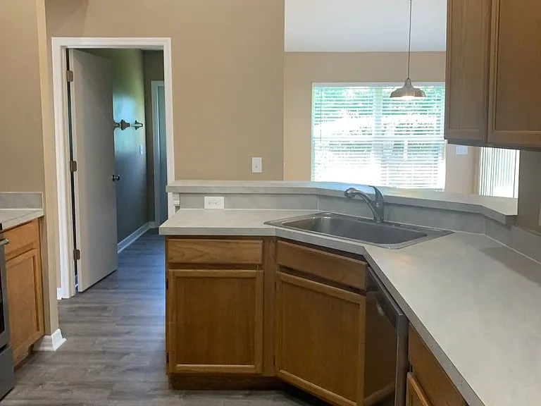 1212 Moses Creek Ct — Photo 8