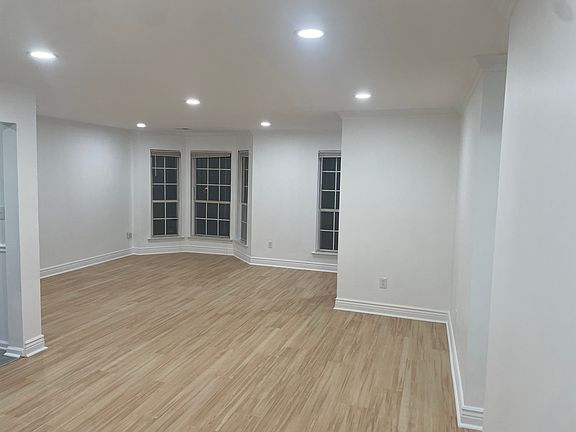4th image of 41 Walnut St