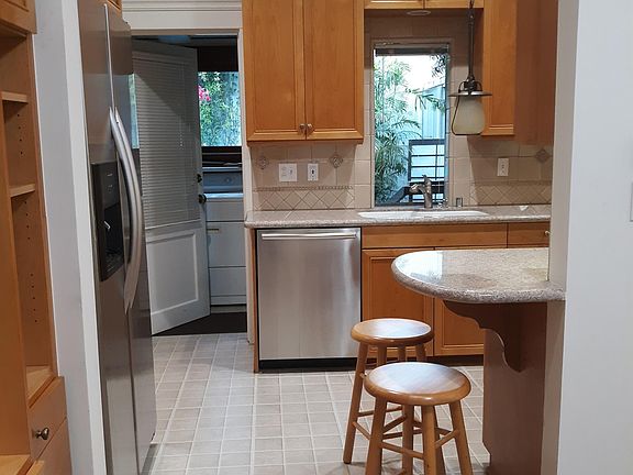 4th image of 284 N Vinedo Ave APT B