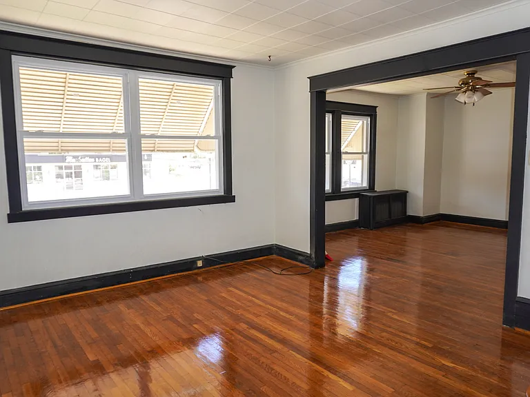 427 Custer Ave — Photo 4