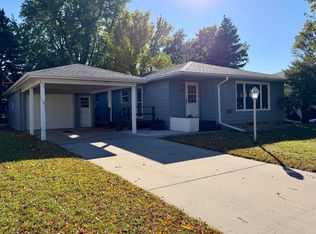 1319 Palmer Pl, Mitchell, SD 57301