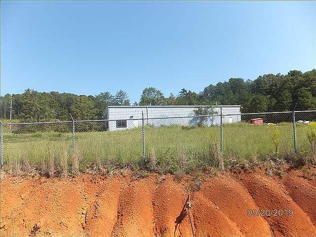 Warehouse w/ fenced yard
