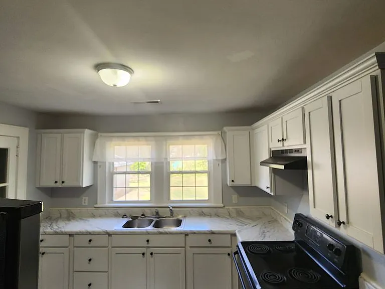 304 W 8th Ave — Photo 12