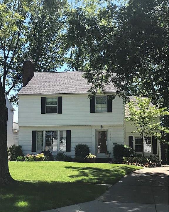1st image of 23502 Beachwood Blvd