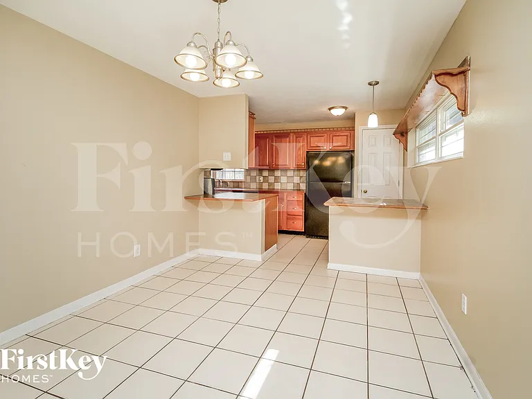 2720 Erin Rd — Photo 4