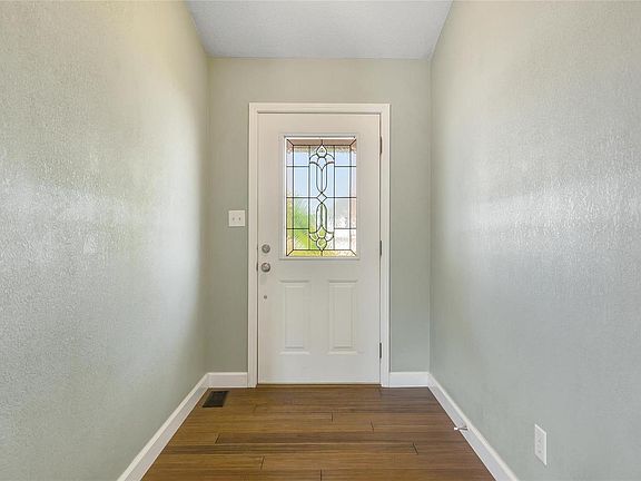 3rd image of 1205 Peach Ln