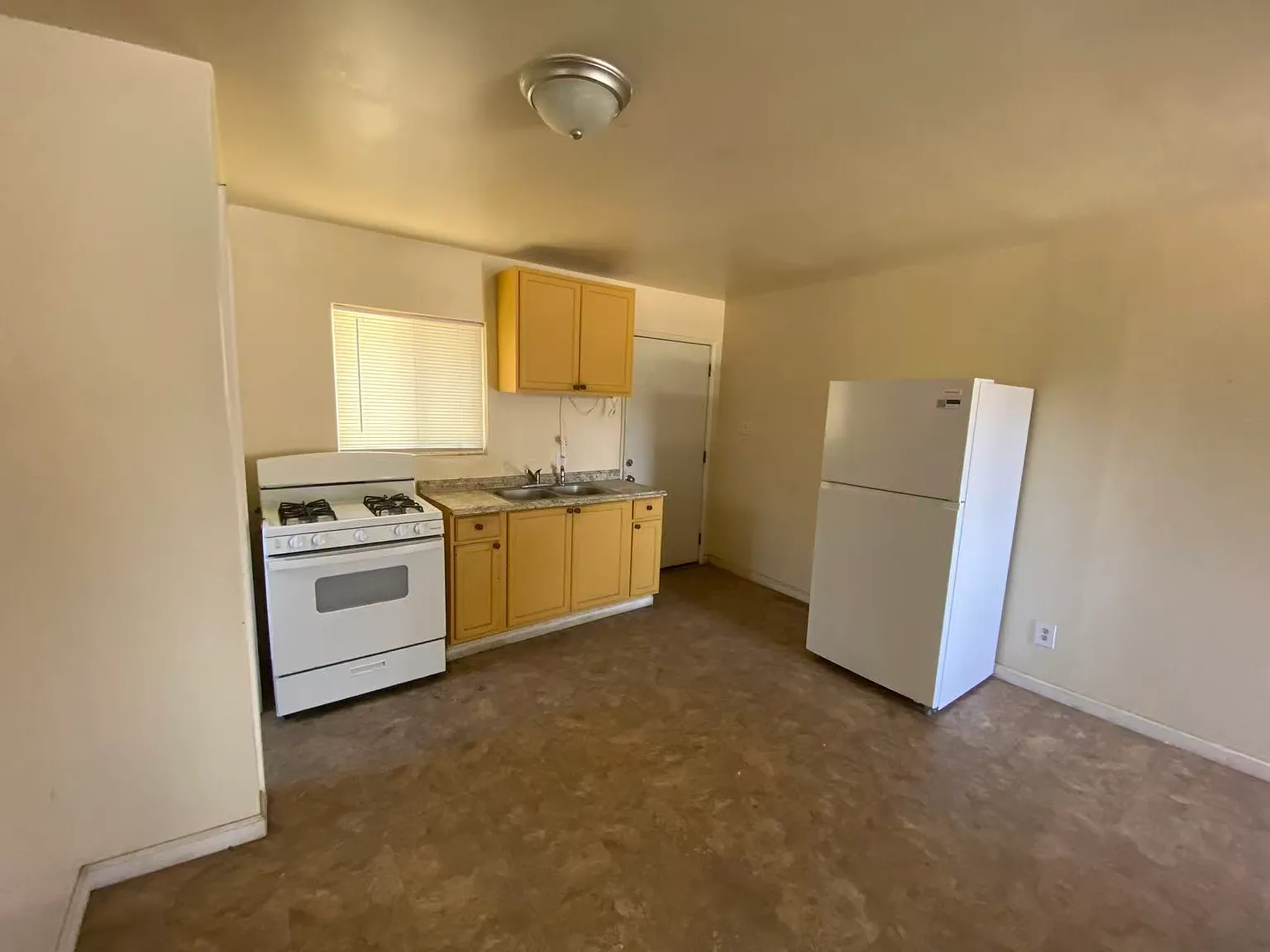 Studio, 500 sqft, $800 — Photo 4