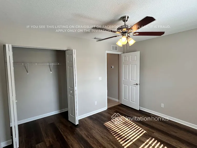 426 NW Airoso Blvd — Photo 12