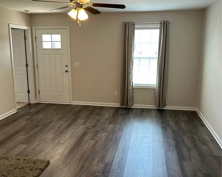 977 Madrid Ct — Photo 4