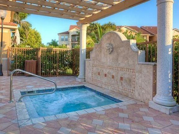 2nd image of 1103 Villa Ln #1103